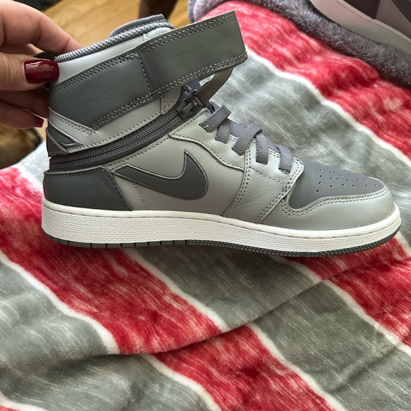 air jordan 1 hi flyease light smoke grey
